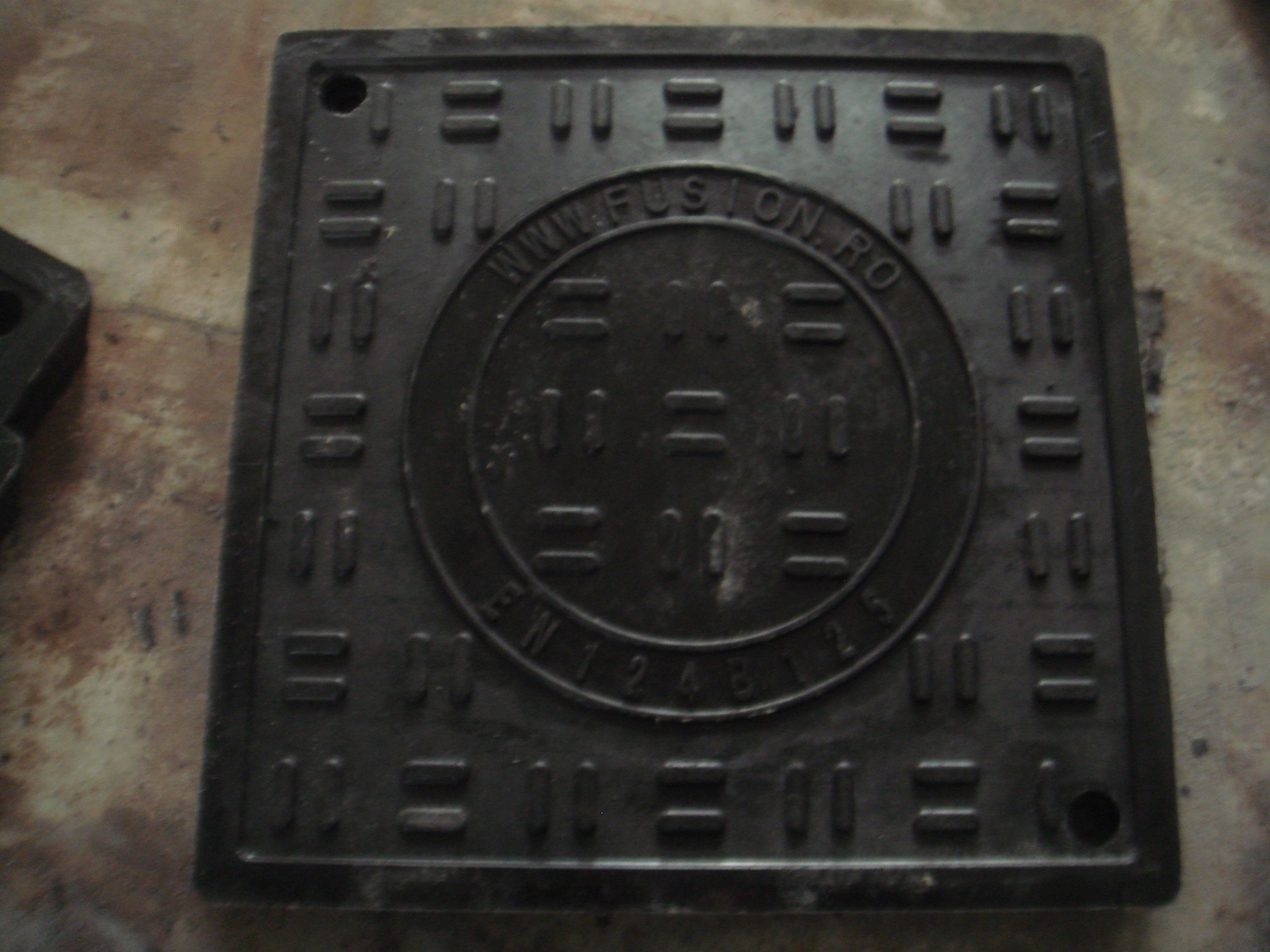EN124 B125 SMC COMPOSITE ROUND MANHOLE COVER (SQUARE FRAME)
for ROMANIA Market
